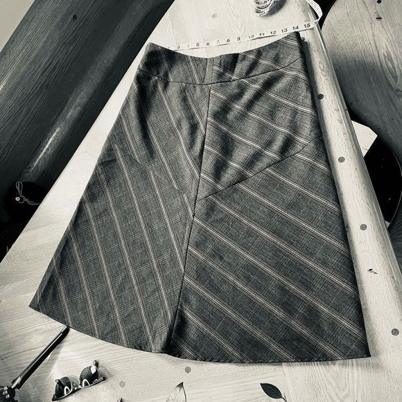 #123 Suzy Shier A-line skirt with side overlap - Picture 1 of 6